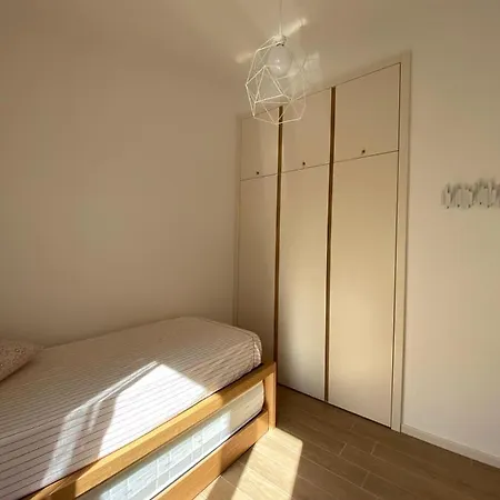 Sunrise Sisters' Apartment *